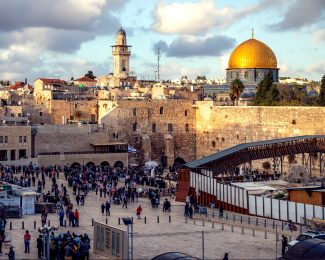 Last Call: 44% Stackable Bonus on American Express Transfers to Qantas