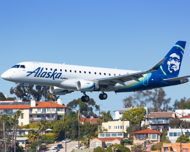 Alaska Airlines Skywest Embraer ERJ 175 Flugzeug Flughafen San Diego
