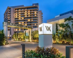 Exterior view of the Waldorf Astoria Beverly Hills, one of the properties with increases in Hilton Honors points pricing