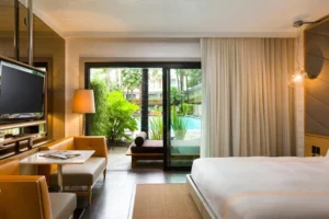 The inside of a hotel room at The Hollywood Roosevelt, which can be booked with Choice Privileges points