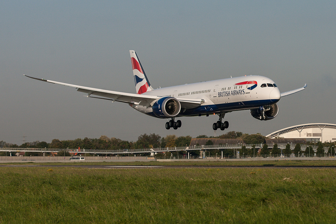 British Airways Boeing 787-9 arriving at London Heathrow Airport