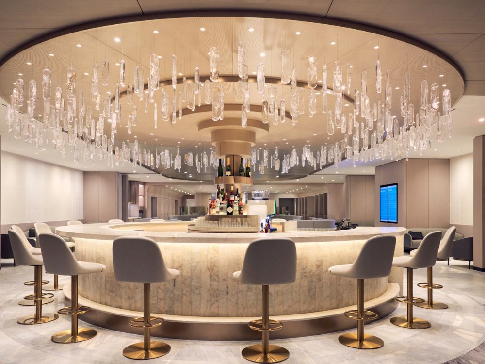 The Chelsea Lounge at New York-JFK features a champagne bar and numerous other amenities