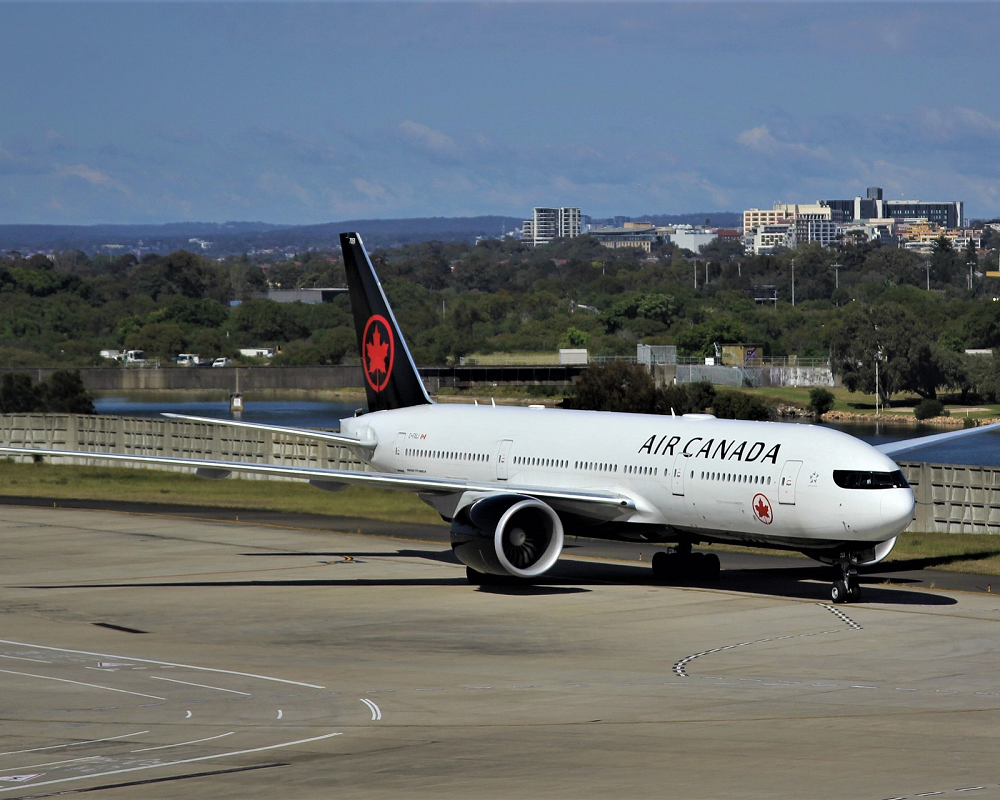 Air Canada 777 taxiing at LAX.