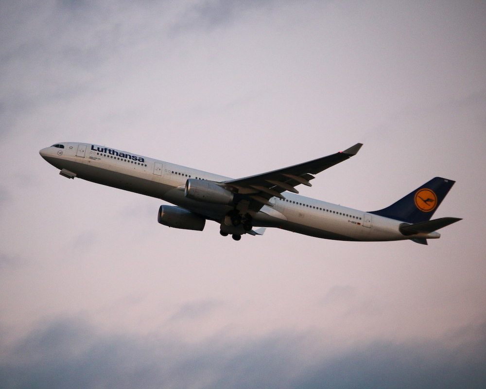 photo of a Lufthansa plane taking off