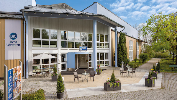 the entrance to a Best Western hotel