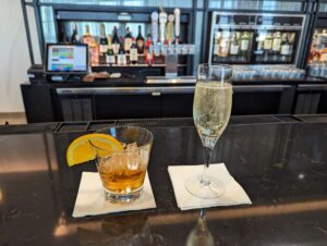 Admirals-Club-Newark-complimentary-drinks-300x226