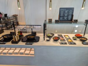 Admirals-Club-Newark-fresh-food-options-300x226