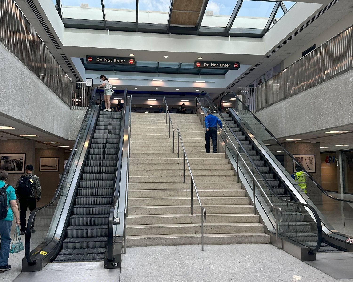 First Look: Capital One Lounge Washington Dulles Airport Review