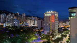 Cityscape featuring the Hampton By Hilton Bucaramanga at night.