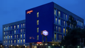 Outside of the Hampton by Hilton Samsun at dusk.