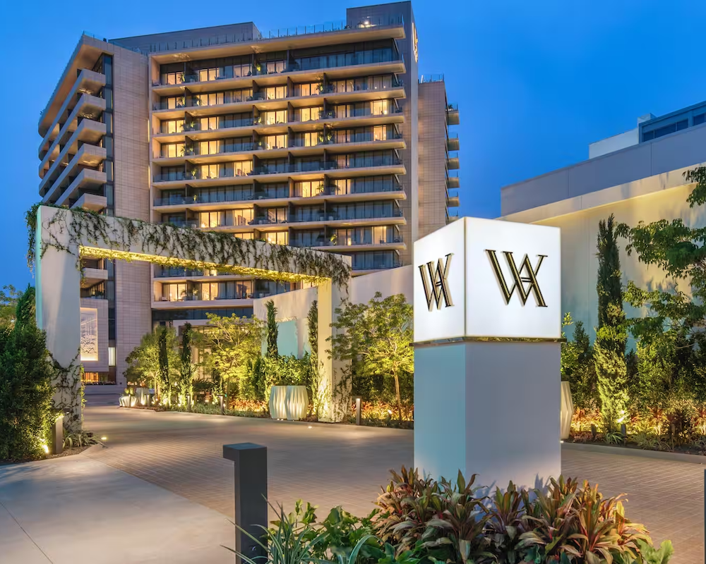 Entrance to The Waldorf Astoria Beverly Hills