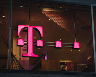 Still Available: Get 10,000 Bonus Delta SkyMiles for Switching to T-Mobile