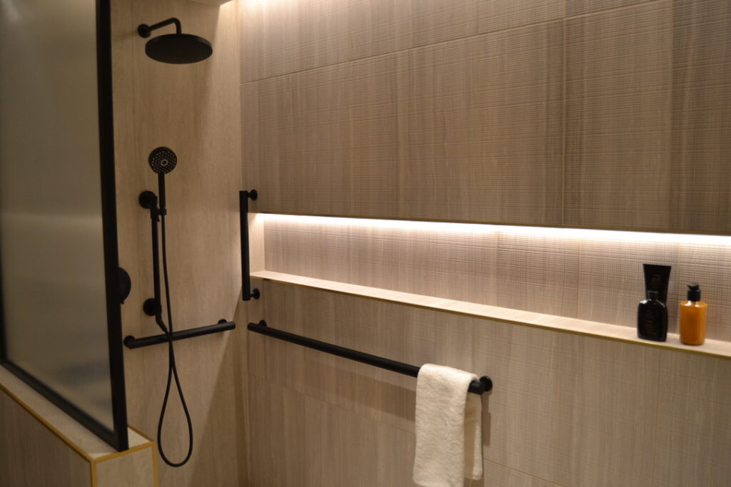 showers in the lounge