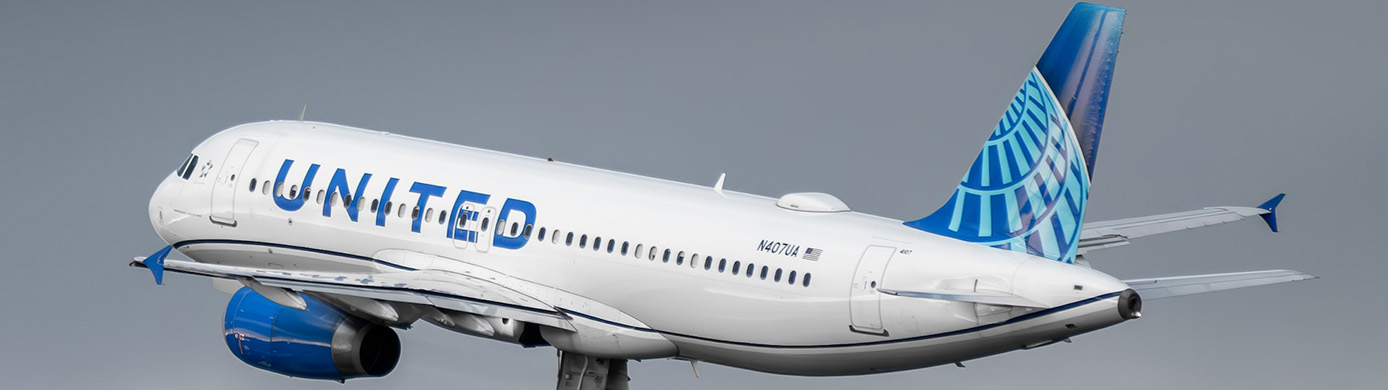 United Gold Status: Free Checked Bags, Upgrades, Lounge Access, and More