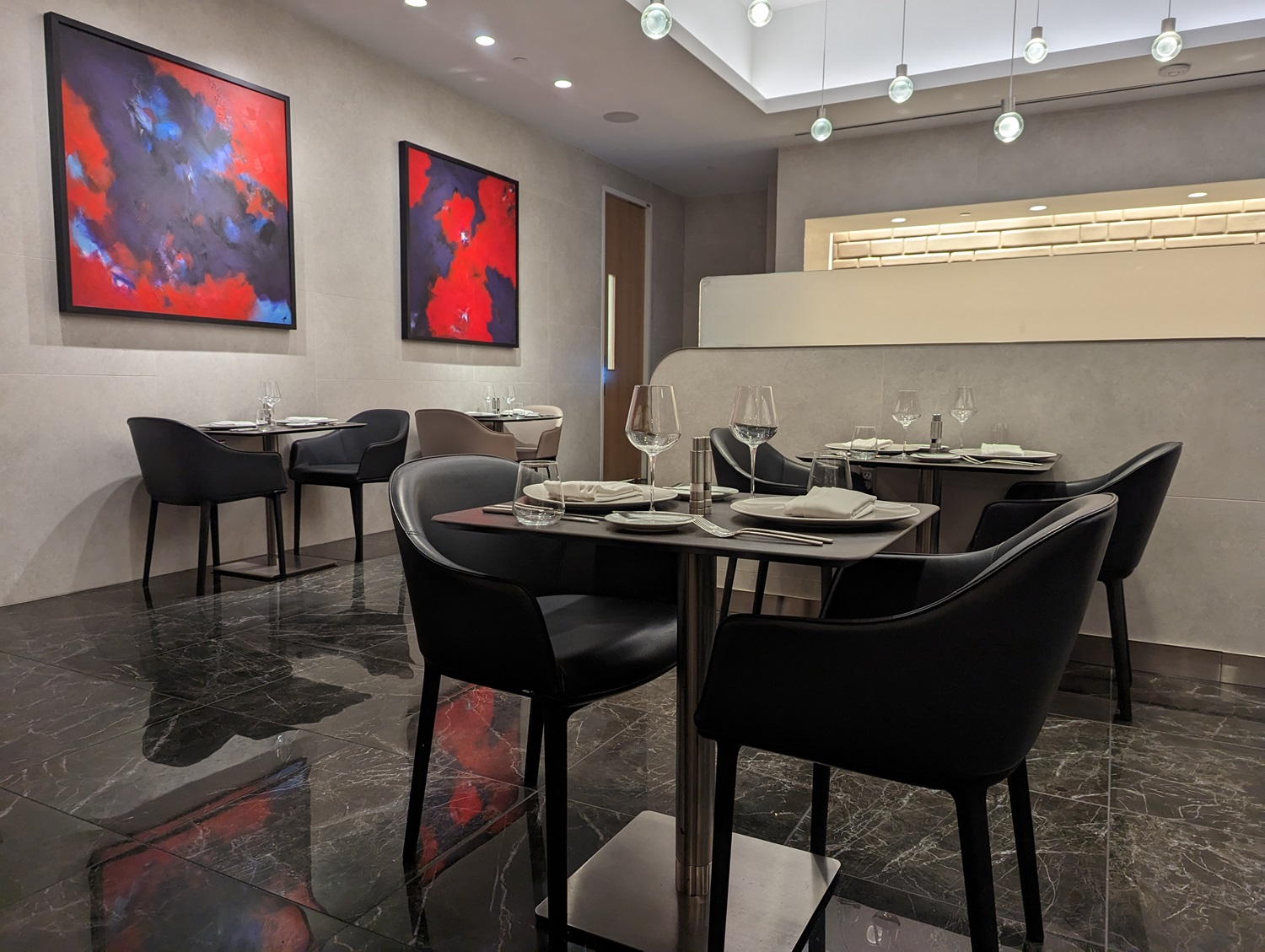 American Airlines Flagship First Dining tables in Dallas-Fort Worth