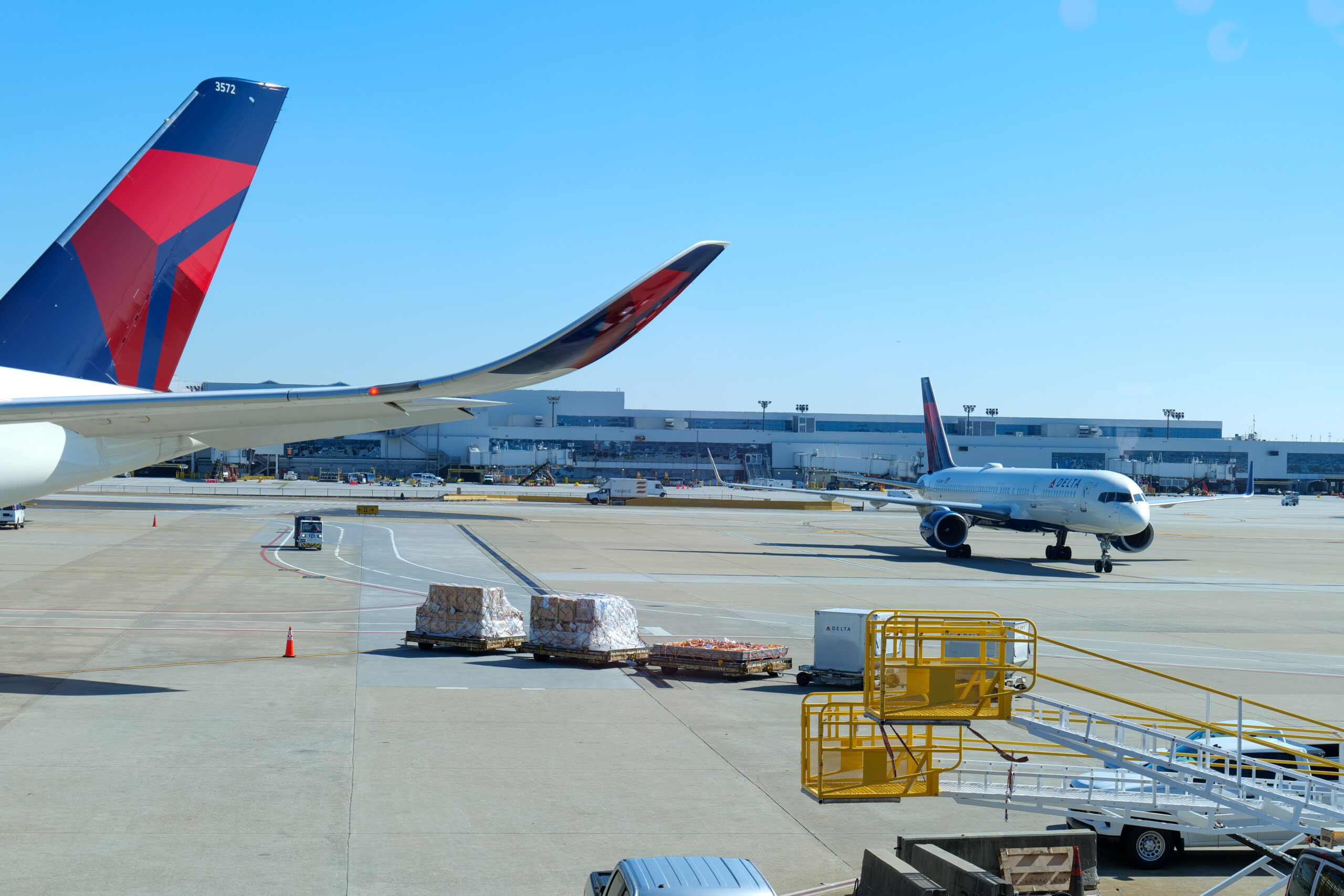 Apron view from ATL Amex Lounge
