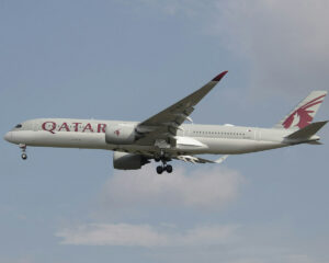 Qatar Airways Airbus A350-900 coming in to land
