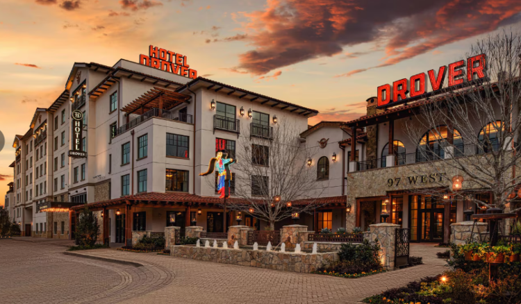 Photo of the front of the Hotel Drover at sunset