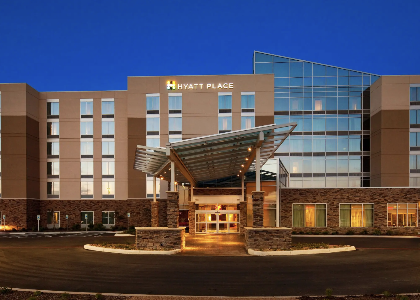 Exterior view of the Hyatt Place San Antonio-North/Stone Oak at night