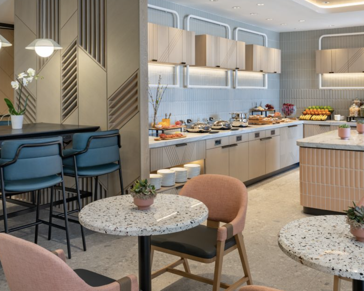 Miami Marriott Biscayne Bay MClub lounge.