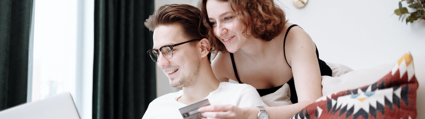 What’s the Difference Between a Charge Card and a Credit Card?