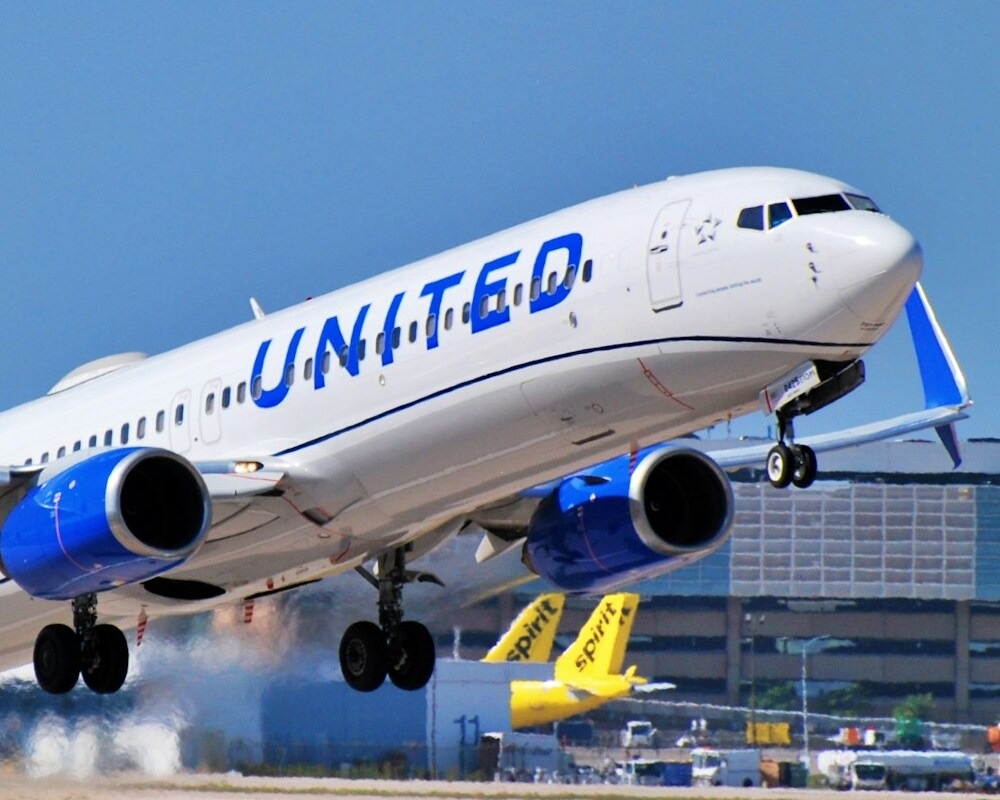 United 737 taking off at IAH.