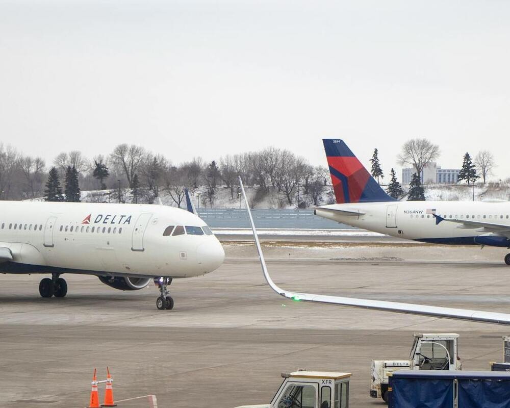 Delta planes on the apron at MSP.