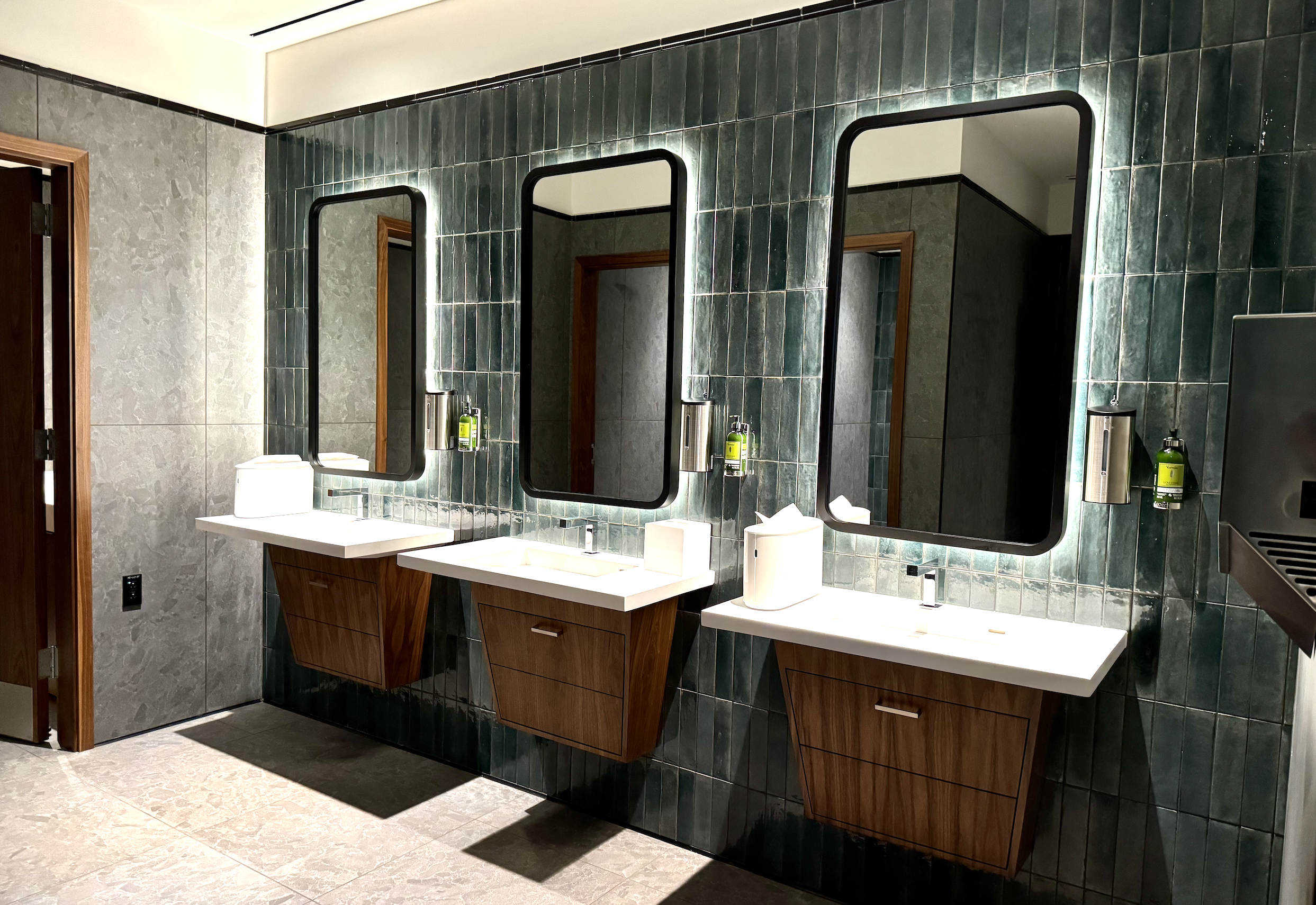 Bathroom sinks and mirrors at the DCA Centurion Lounge