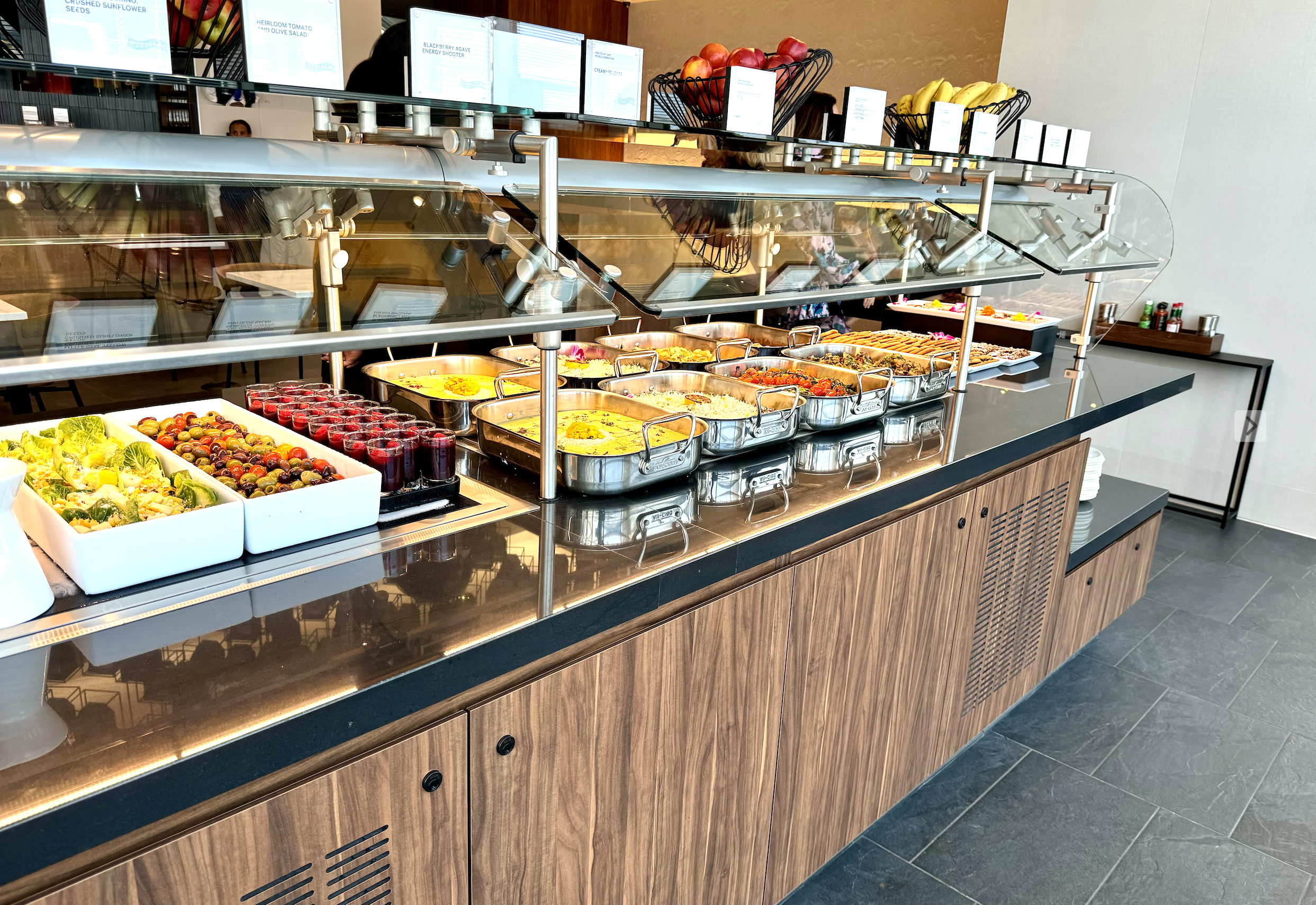 DCA Centurion Lounge buffer