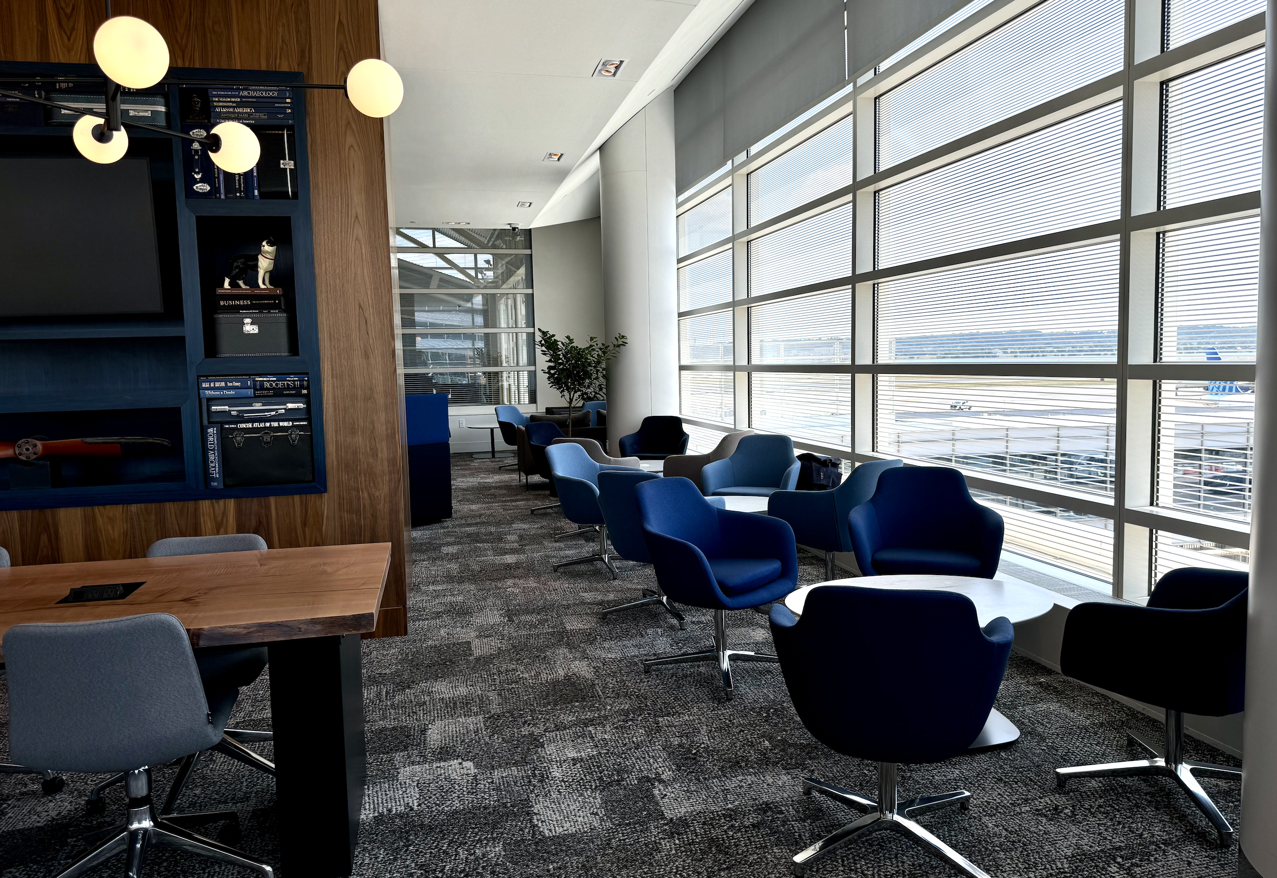 Living room at the DCA Centurion Lounge.