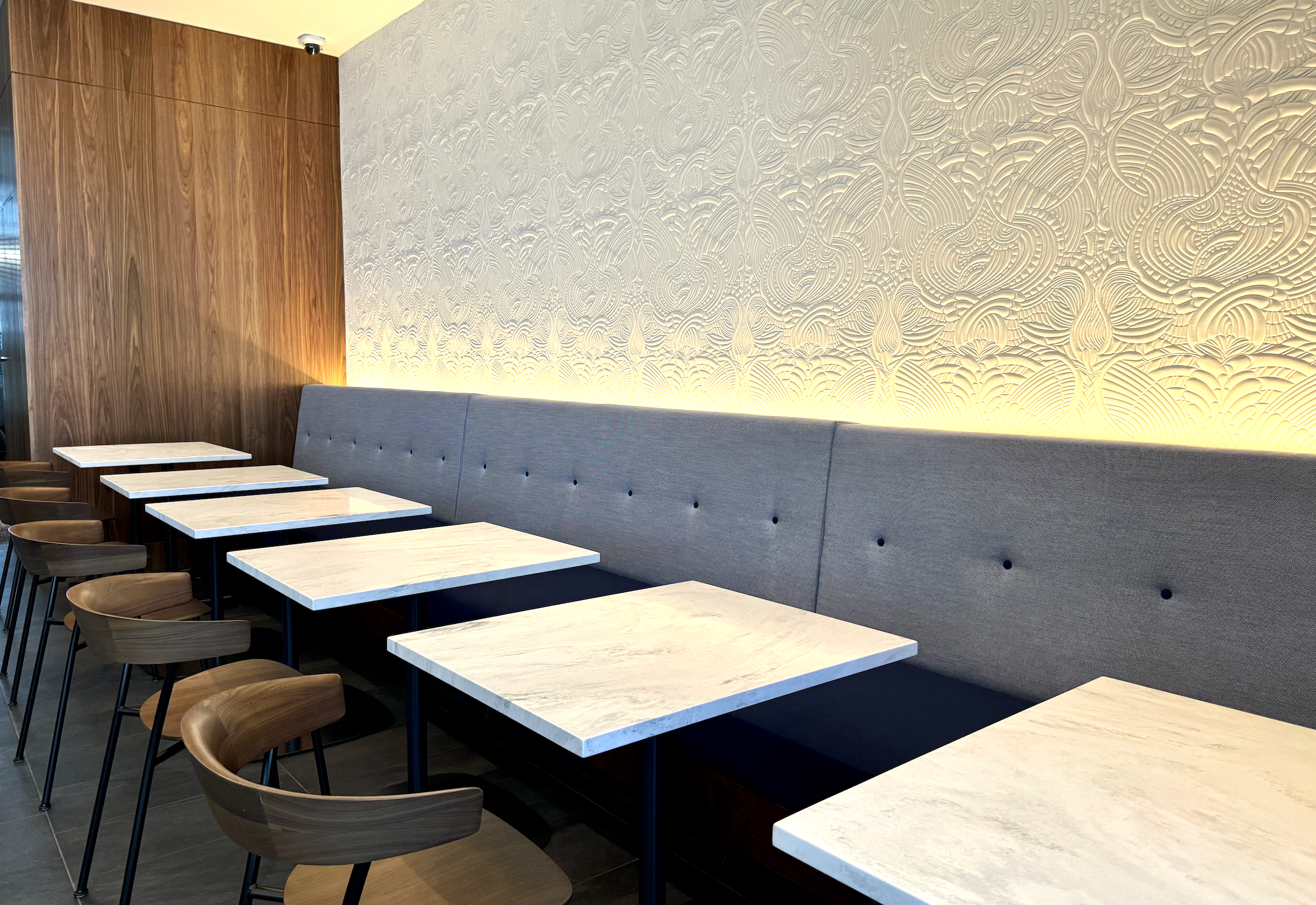 Dining room seating options at the DCA Centurion Lounge