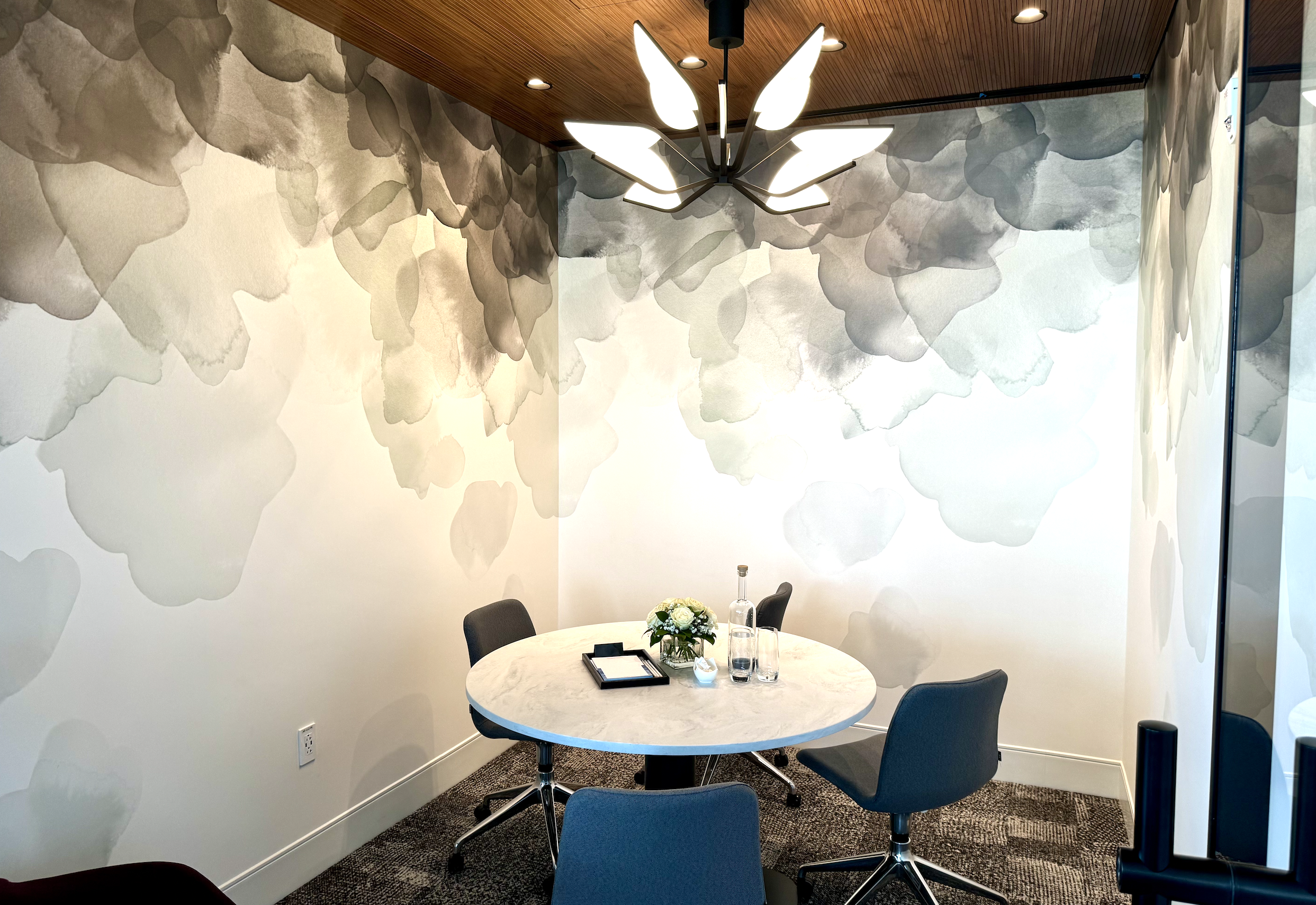 Private workspace at the DCA Centurion Lounge
