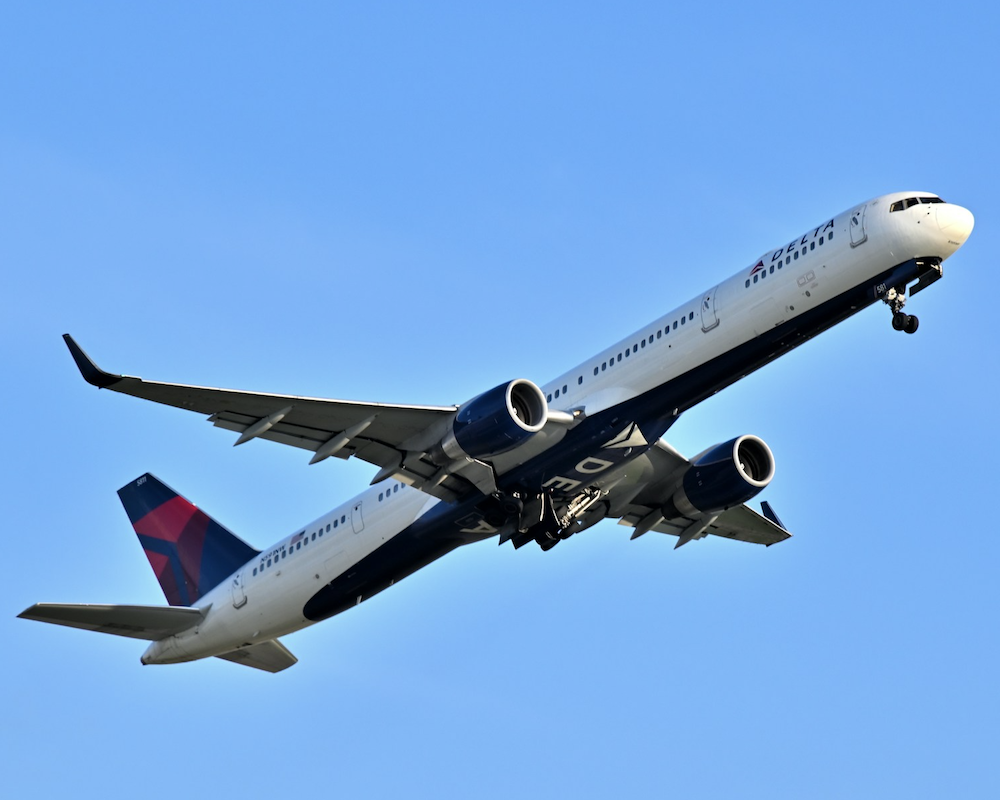 Delta 757 taking off.