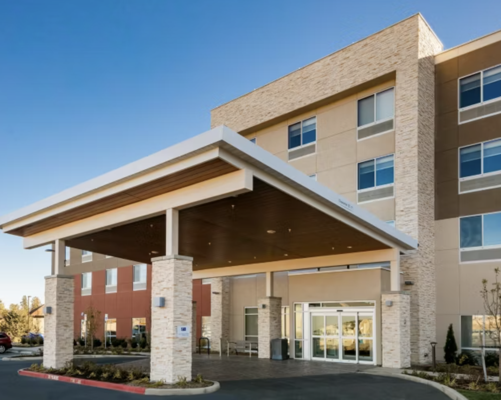 Exterior of the Holiday Inn Express Bend South.