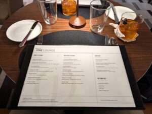 delta-one-lounge-jfk-dining-table-300x226