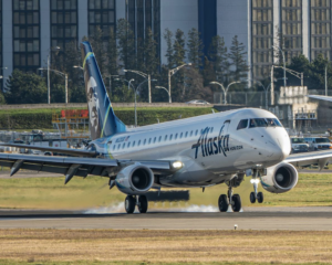 Alaska Airlines E175 landing at YVR