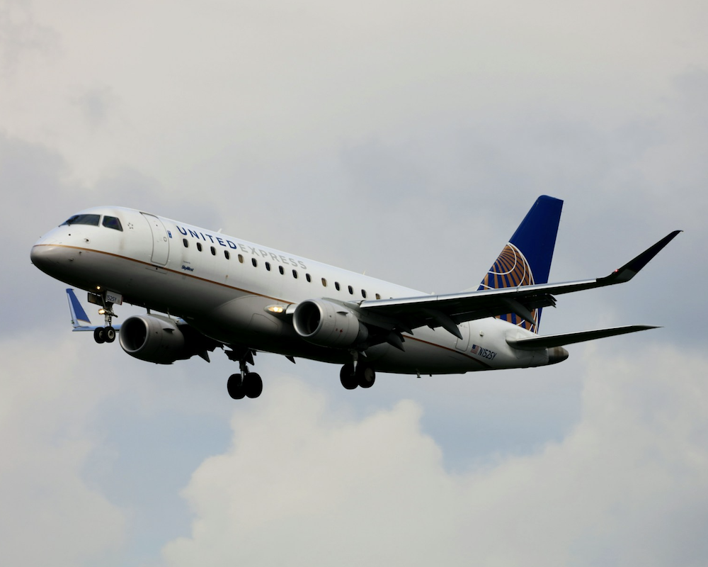 United e175 landing.