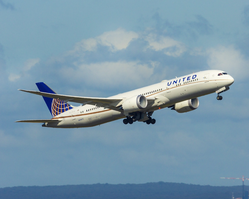 United 787 taking off.