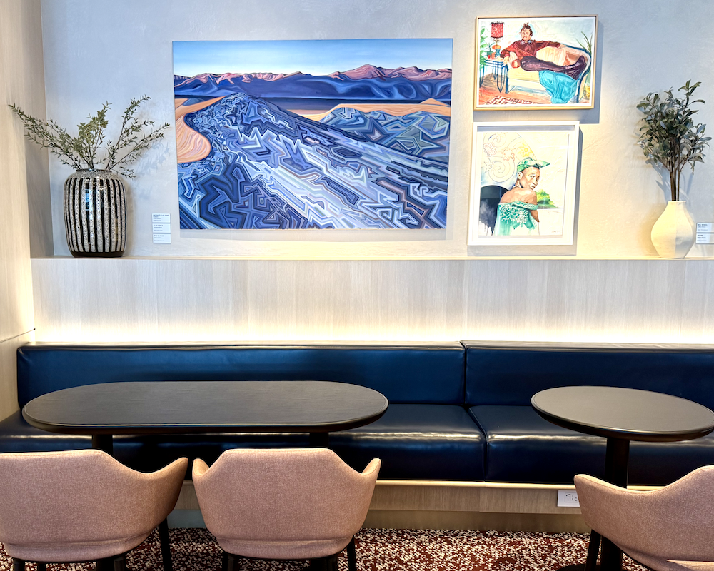 Capital One Lounge at LAS seating/art