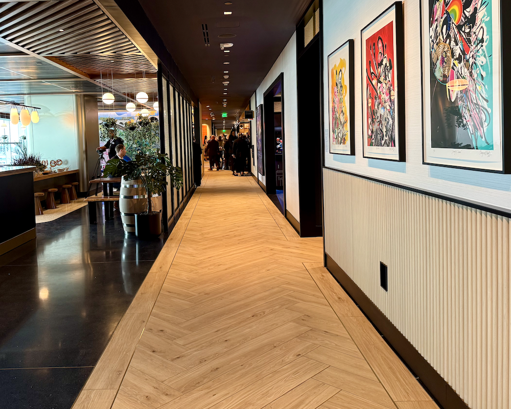 Chase Sapphire Lounge PHL hallway