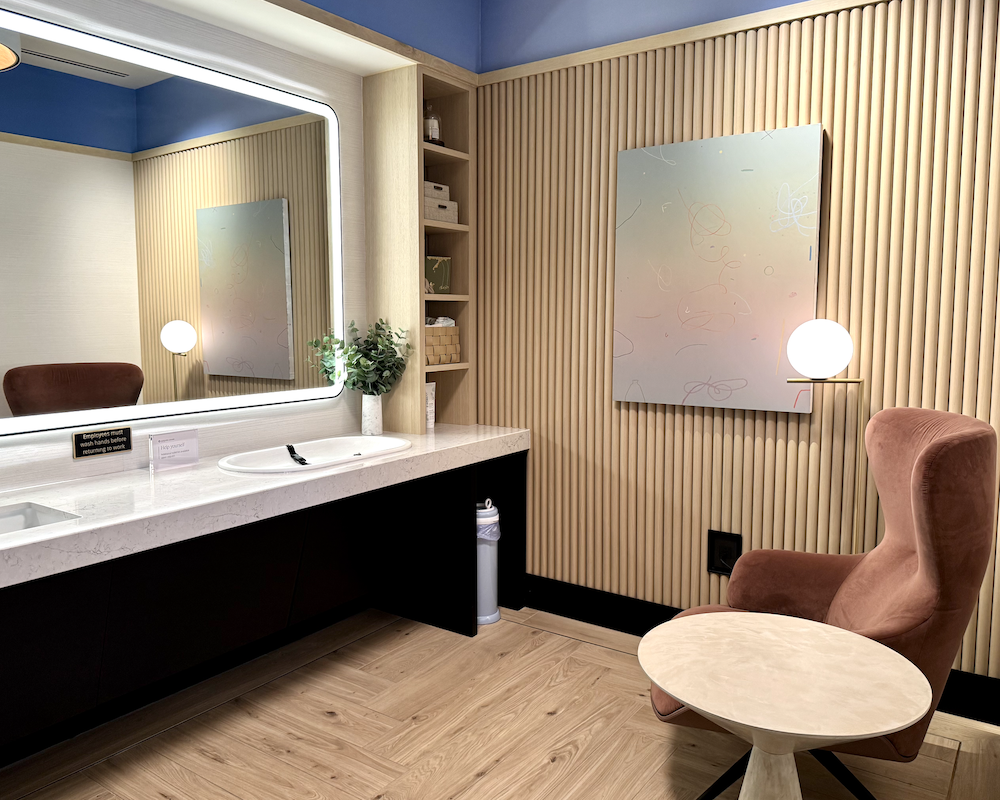 Chase Sapphire Lounge PHL nursing room.