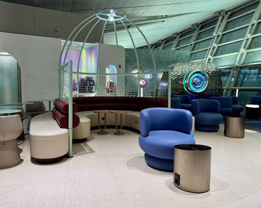 Seating area at the Oneworld Lounge at ICN.