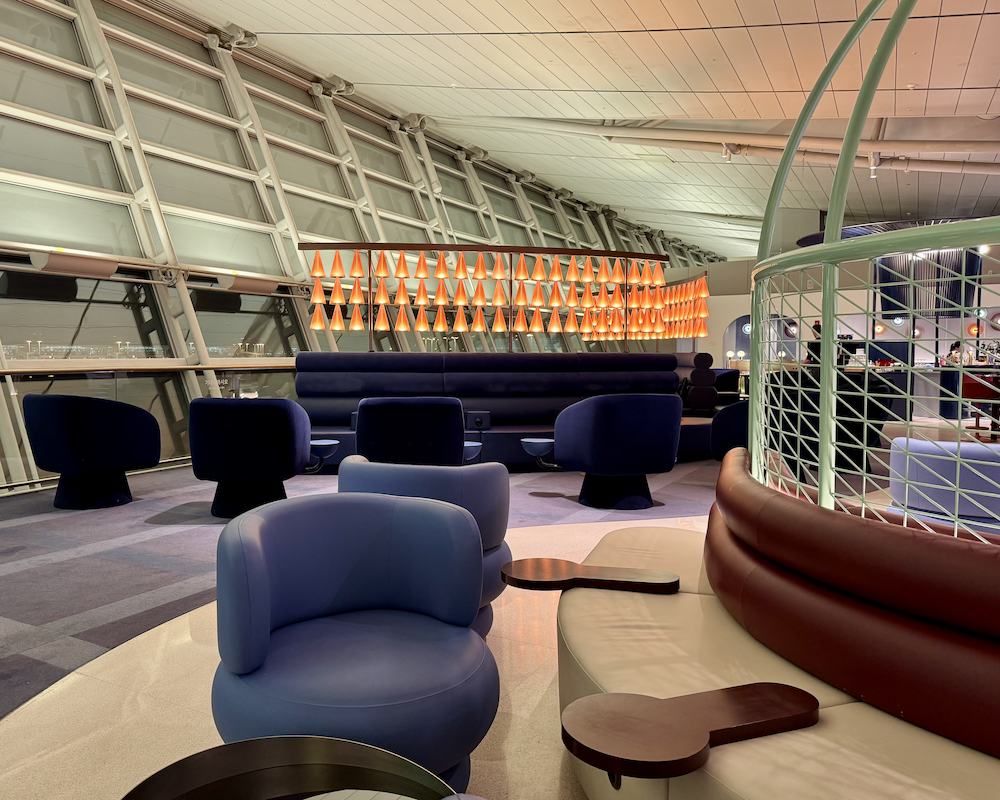 Main area at the Oneworld Lounge at ICN.