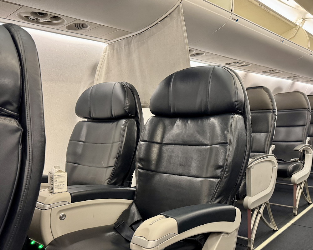 Alaska Airlines e175 first class and main cabin.