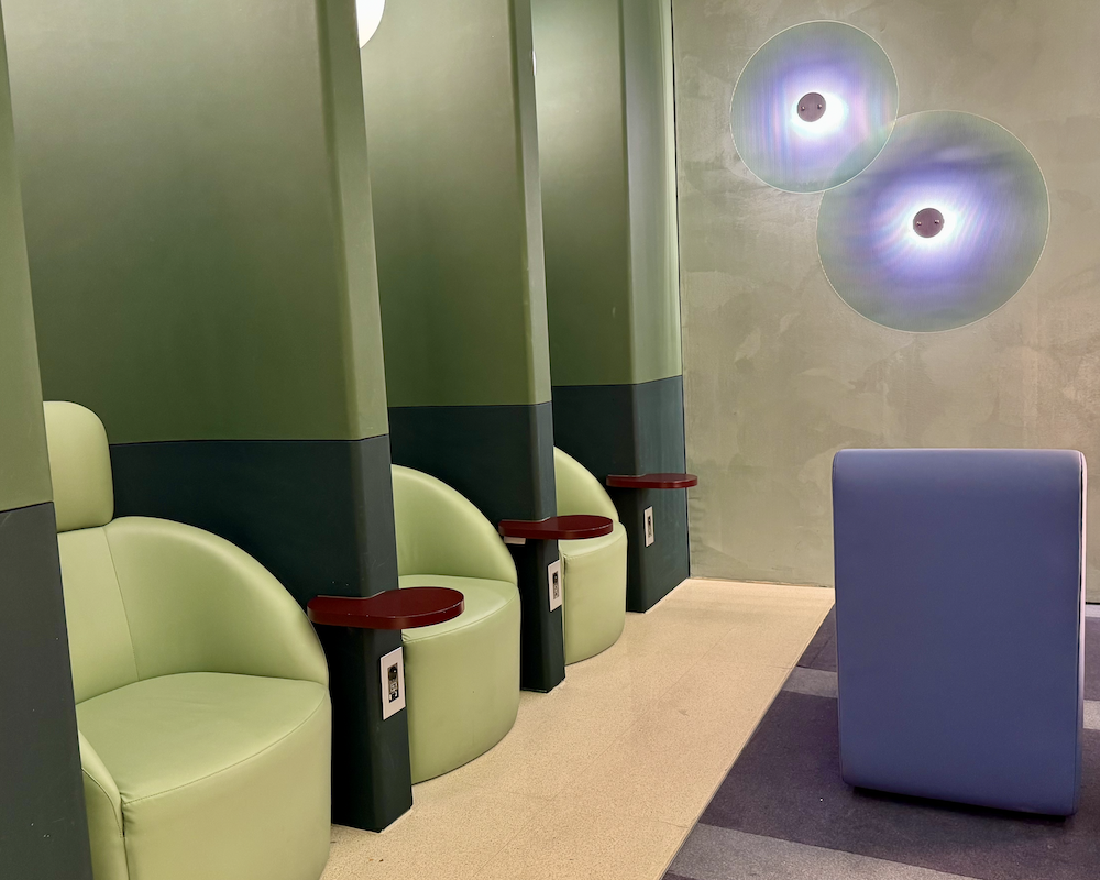Seating at the ICN Oneworld lounge