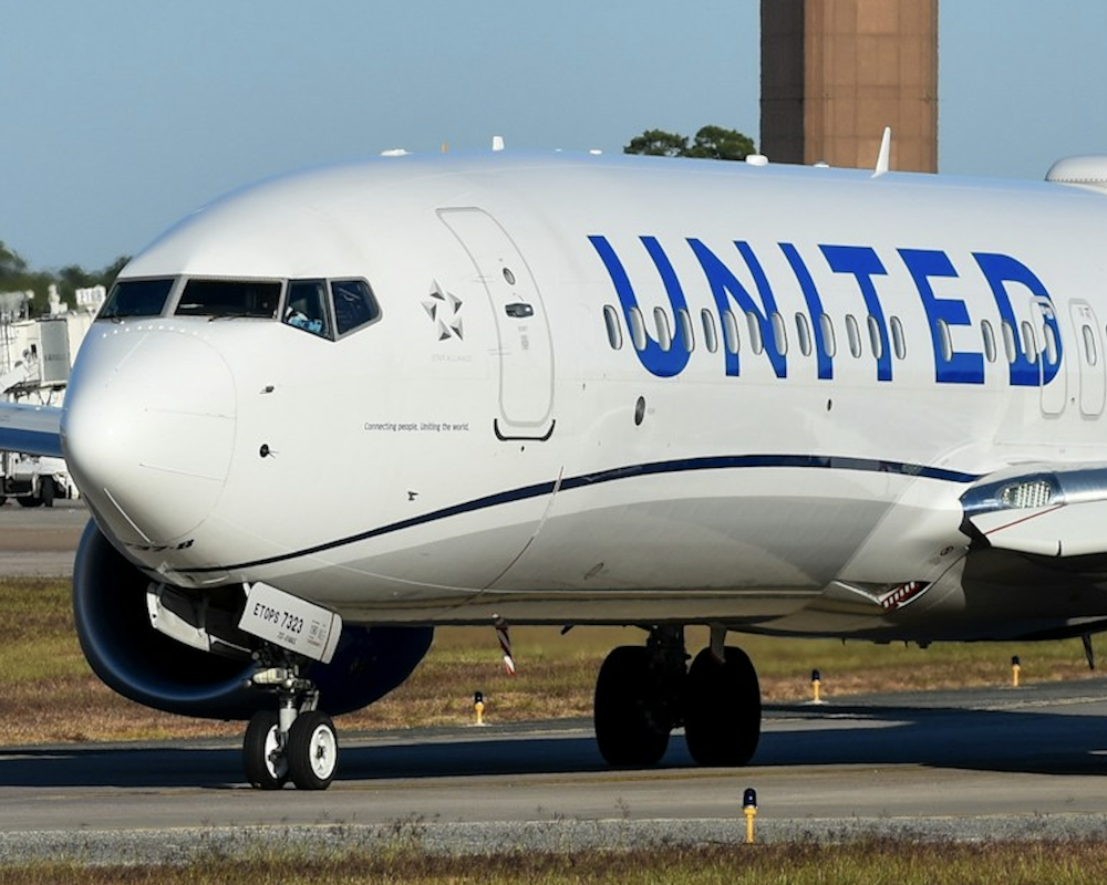United Airlines 737 MAX 8 at IAH.