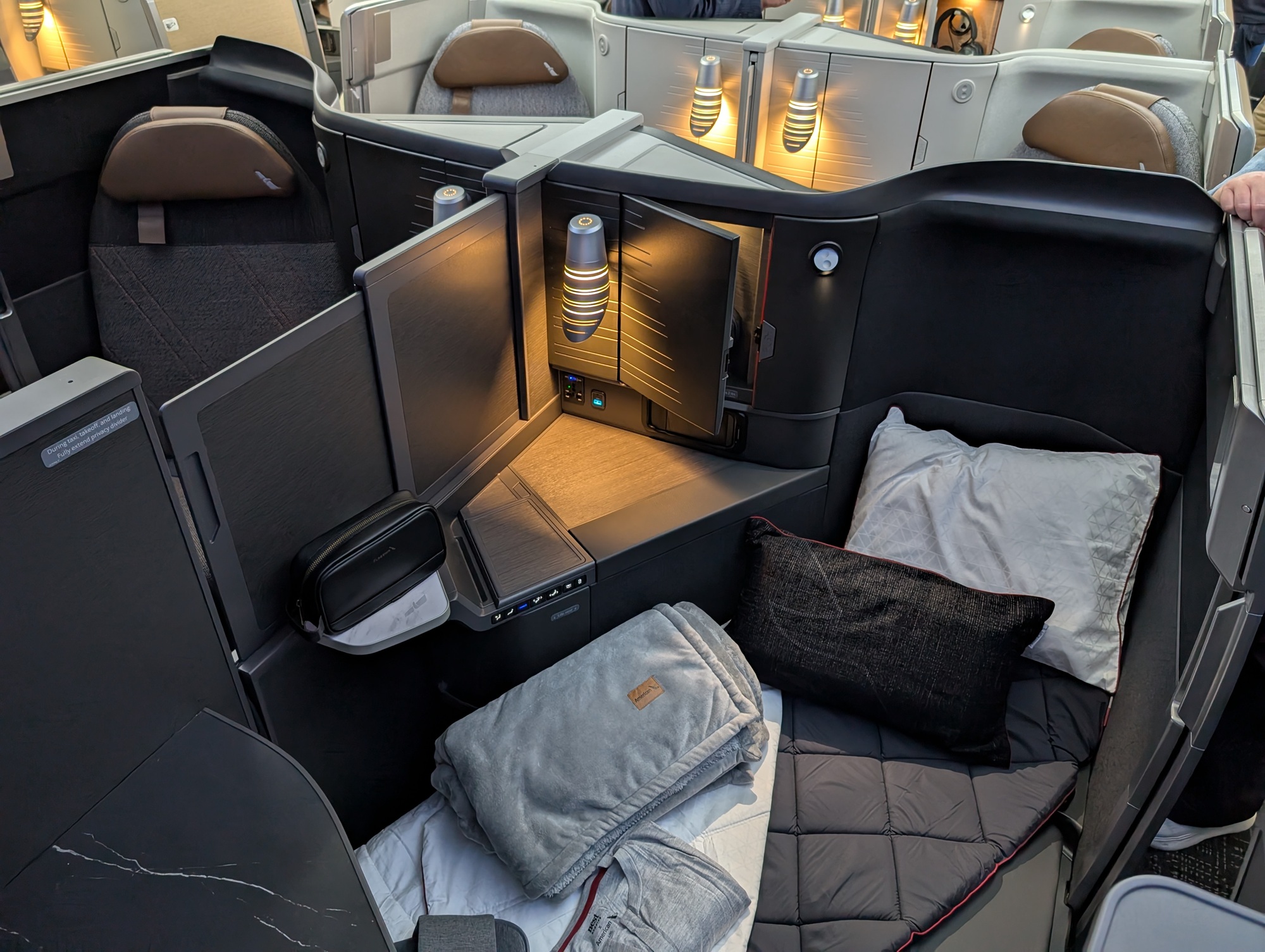 American Airlines Flagship Suite Preferred seats vs. Flagship Suite coloring on Boeing 787-9P