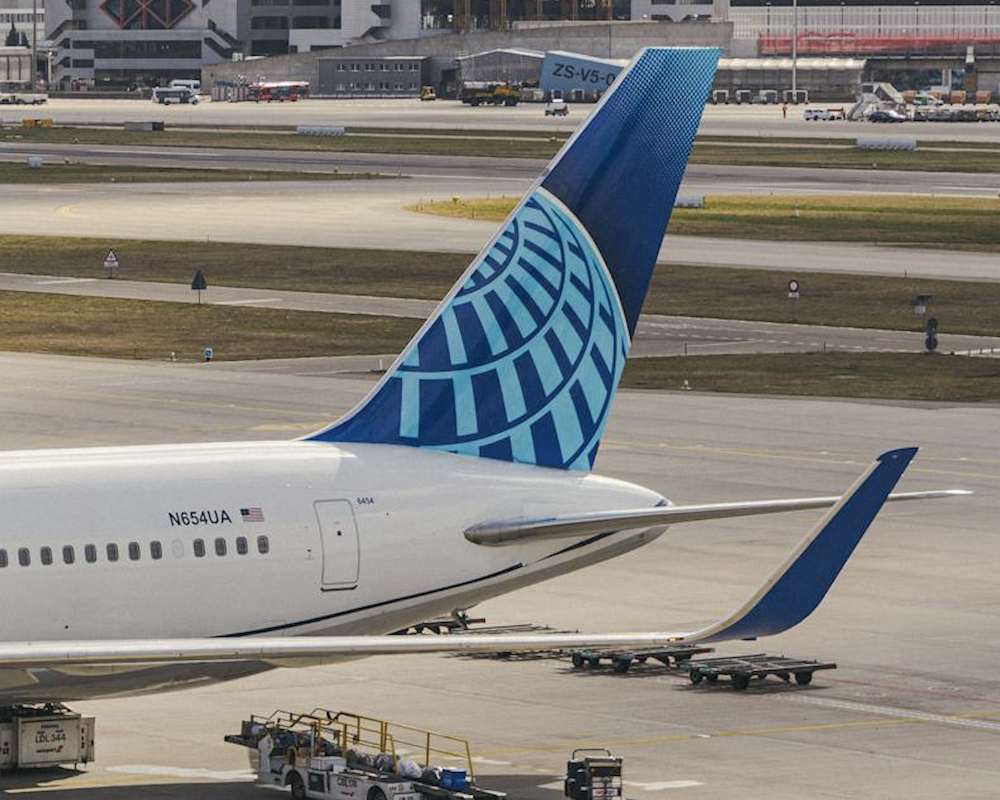 United Airlines 767 at a gate in ZRH.
