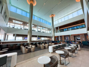Delta Sky Club central seating