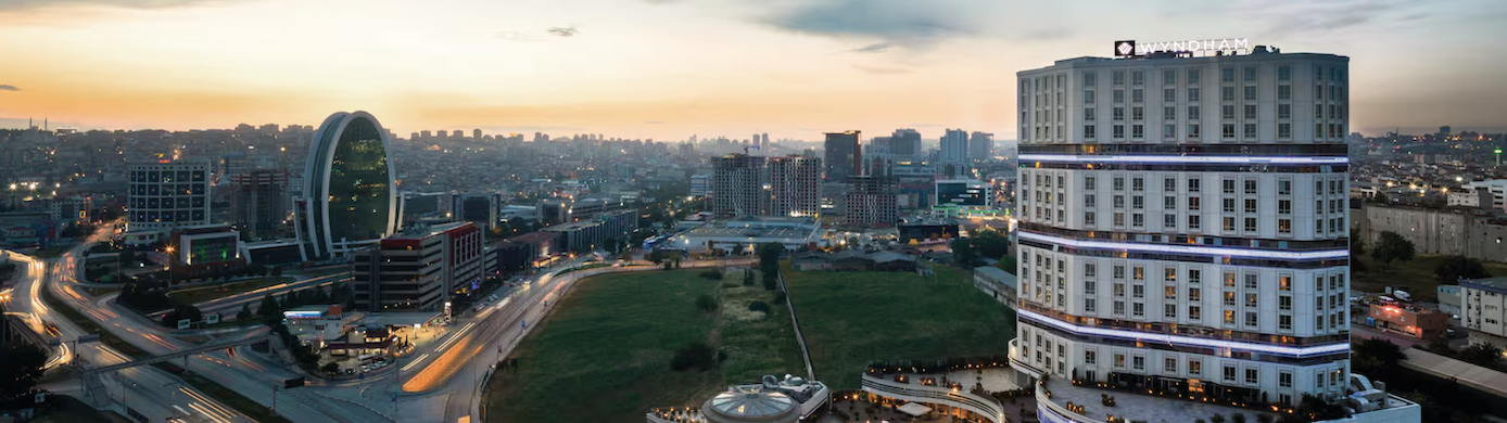 Sign Up, Dine, and Earn 1,000 Bonus Points With Wyndham Rewards' New Dining Program